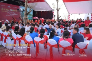 Sự kiện khai trương đã thu hút hàng trăm khách hàng quan tâm.